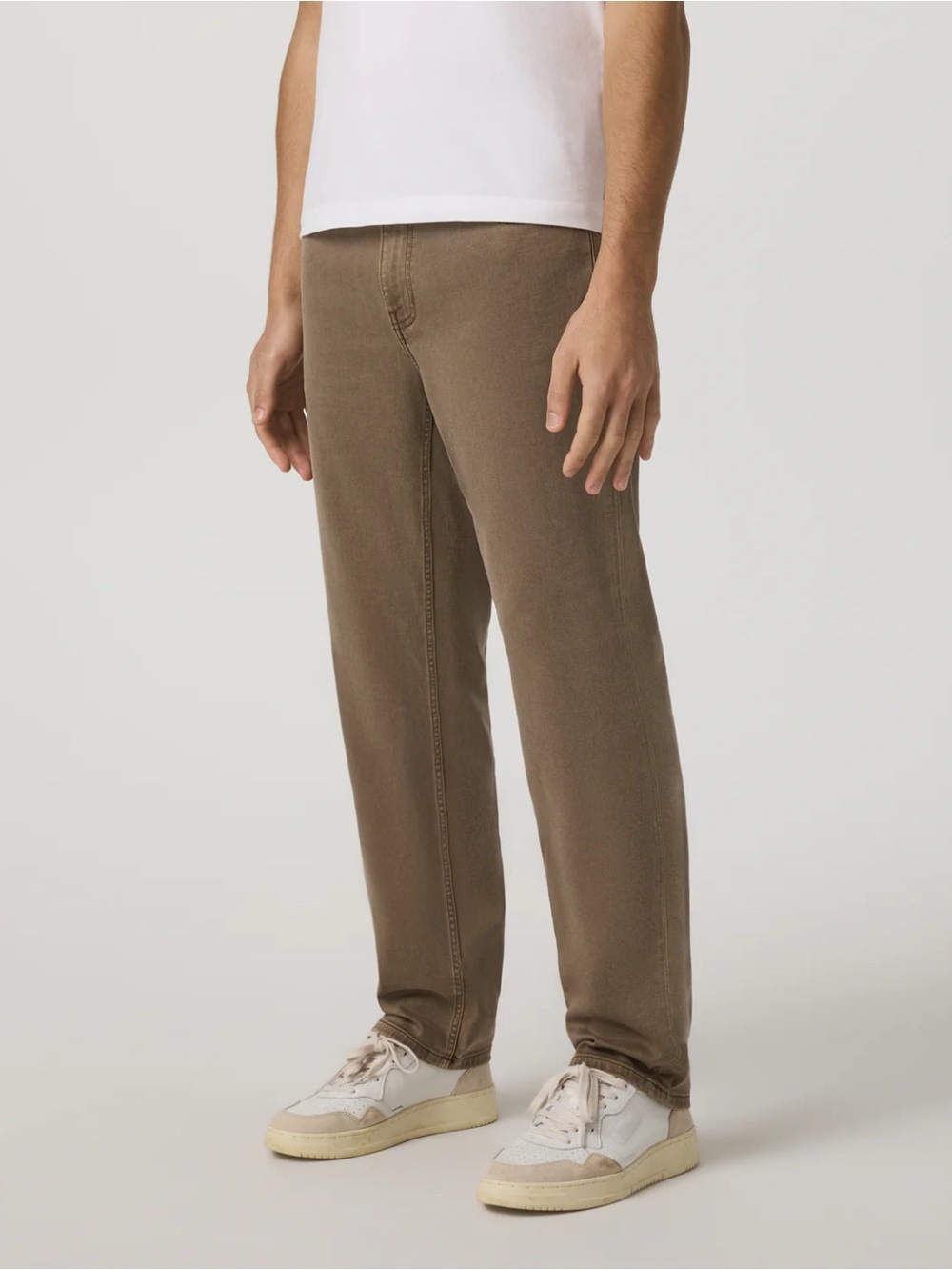 Vuori Relaxed Fit Jeans in Peppercorn